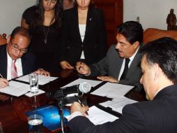 Ramiro Hernández (c) estuvo presente en una reunión que sostuvo el gobernador, Aristóteles Sandoval, con su gabinete y otros alcaldes. ARCHIVO /