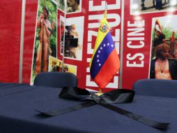 El stand de Venezuela en el FICG puso un moño negro por la memoria de Hugo Chávez. EL INFORMADOR /