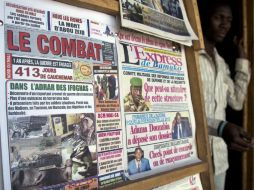 Encabezados de periódicos en Mali, hablando del conflicto que se está enfrentando en ese estado. AFP /
