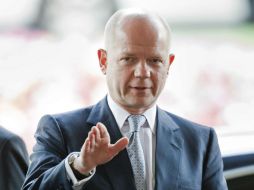 William Hague afirmó que no están promoviendo la intervención militar, sino que la discusión está ''centrada en la asistencia''. ARCHIVO /
