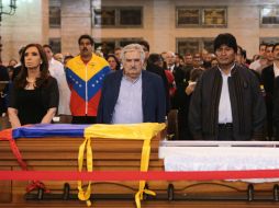 Mandatarios de Latinoamérica hacen guardia al féretro de Hugo Chávez. AP /