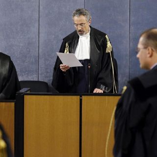 Berlusconi es condenado a un año de cárcel