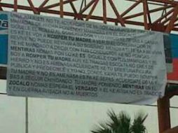 En las mantas se leen amenazas a los periódicos de Saltillo, Monclova y Saltillo. ARCHIVO /