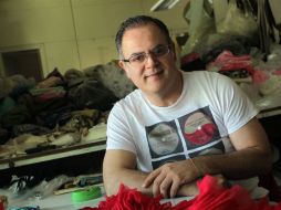 Compromiso. Alberto Rodríguez (Magdalena, 1966) imprime su marca personal en cada puntada; no hay creación que no esté hecha a mano. EL INFORMADOR /