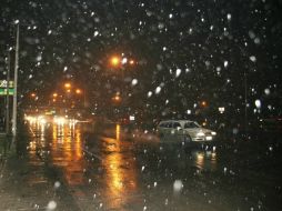 Prevén que  las condiciones climáticas continuarán por lo menos hasta entrada la tarde de mañana. ARCHIVO /