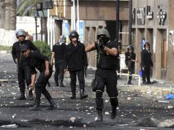 La policía egipcia se retira de las calles de Port Said y cede el control de la seguridad al ejército. EFE /