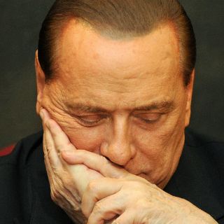 Posponen audiencia judicial de Berlusconi por razones de salud