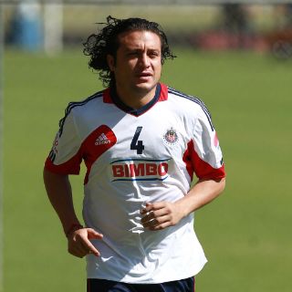 Reynoso y Pérez regresan al once inicial de Chivas