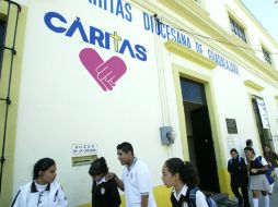 En 2012, Cáritas otorgó 229 mil 721 servicios en 365 comunidades que cuentan con servicio parroquial. ARCHIVO /