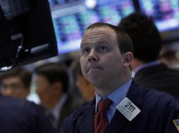 El Dow Jones cerro a la alza acumulando 66.27 puntos, un .46 por ciento. AP /