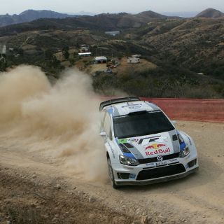 Ogier mantiene el liderato del Rally México