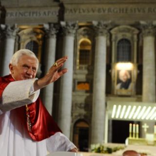 El Vaticano confirma anulación del anillo del pescador de Benedicto XVI