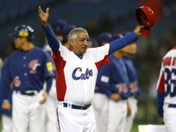 El entrenador cubano, Primitivo Díaz celebra después del triunfo de su equipo frente a Taiwán. AP /