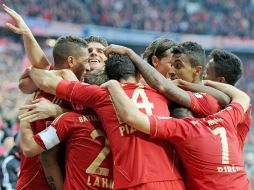Jugadores del Munich celebran el triunfo sobre el Fortuna Dusseldorf. EFE /