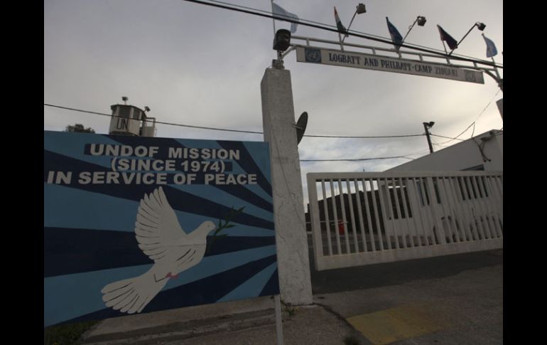 Entrada de la sede filipina de las fuerzas de pacificación de la ONU, en la frontera entre Siria e Israel. EFE /