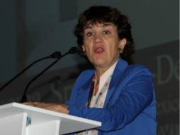 La embajadora de Francia, Beton-Delégue, revisó la infraestructura de Puerto Chiapas para asegurar la inversión. ARCHIVO /