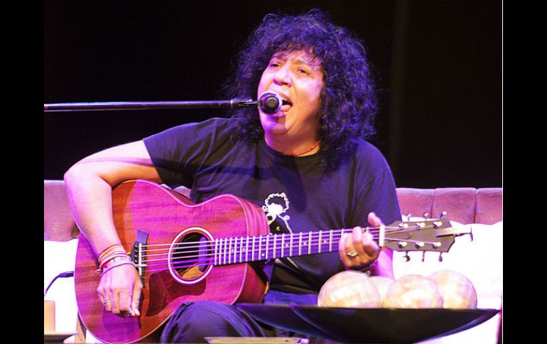 Rosana hizo un espacio en la ciudad para un espectáculo sencillo y romántico. EL INFORMADOR /