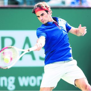 Federer comienza su defensa con victoria