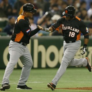 Japón vence a Holanda en el Clásico Mundial
