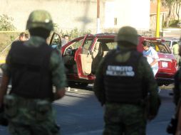 Al parecer fueron tres impactos los que recibió la camioneta en el cristal trasero y en el del pasajero. ARCHIVO /