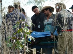El cuerpo de un hombre fue encontrado flotando en un canal de aguas negras.  /