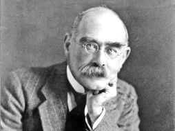 El autor usaba cualquier soporte a la mano  —una hoja de papel,una servilleta— para escribir al momento lo que le conmovía e inspiraba. ESPECIAL /