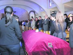 Misa de despedida. Funcionarios y familiares asistieron al sepelio. EL INFORMADOR /