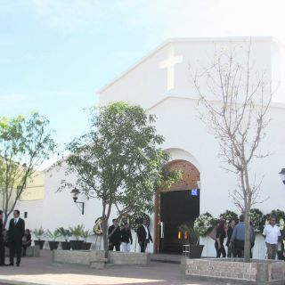 Familia y políticos dan último adiós a secretario de Turismo