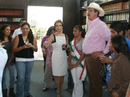 Martha Sahagún y Vicente Fox reciben estudiantes en el Centro Fox, ubicado en San Cristóbal en San Francisco del Rincón, Guanajuato. ARCHIVO /