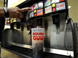 La medida afectaría a restaurantes, cadenas de comida rápida, carritos callejeros, estadios y salas de conciertos, entre otros. AP /