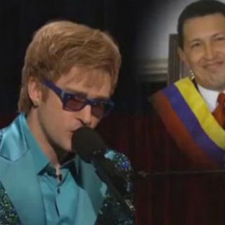 Timberlake se disfraza de Elton John y critica a Hugo Chávez