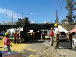 El trailer que transportaba al menos 24 toneladas de comida.  /