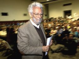 Las oficinas de la Universidad son entregadas al rector interino Enrique Dussel. ARCHIVO /