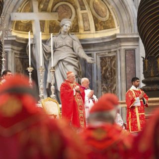 Con llamado a la unidad cardenales se aprestan a elegir nuevo Papa