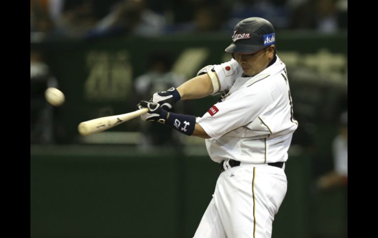 Shinnosuke Abe conecta dos jonrones y su equipo va directo al título. AP /