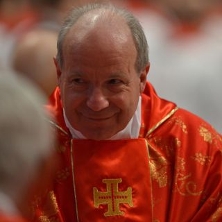 Madre del cardenal austriaco Schönborn espera que no sea Papa