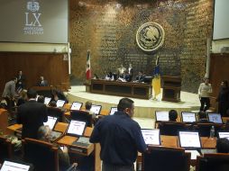 Son 19 mil 050 servidores públicos los que deben transparentar sus bienes ante el Congreso. ARCHIVO /