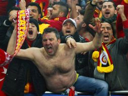 Fanáticos del Galatasaray celebran la victoria ante Schalke. EFE /