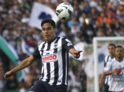 Imagen de Miguel Morales (I) y Julio Estacuy, durante el partido. AFP /