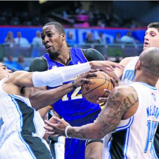 Dwight Howard causa destrozos en su regreso a Orlando