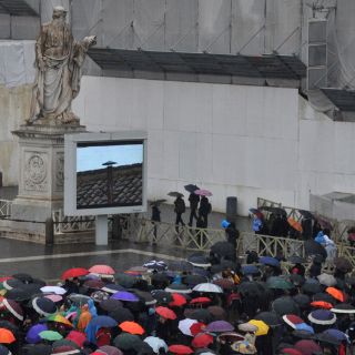 Humo negro en la segunda votación del Cónclave