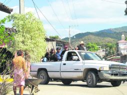 Miembros del Movimiento de Autodefensa Ciudadana de Ayutla de los Libres, Guerrero, patrullan las calles del municipio. NTX /