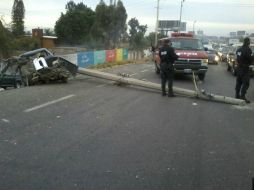 Elementos de la Policía Federal ayudan a descongestionar el tráfico en la zona.  /