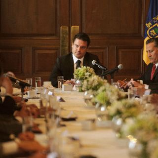 Aristóteles presenta plan de austeridad