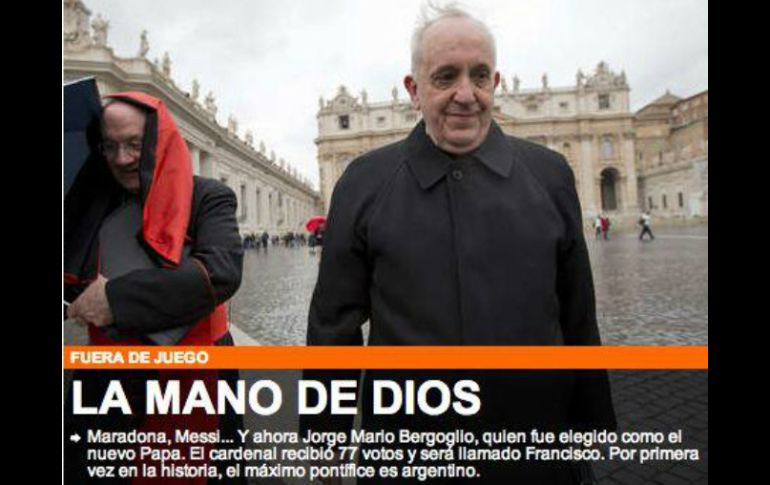 El sitio Olé.com tituló la nota del nuevo pontífice como  La mano de Dios. ESPECIAL  /
