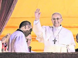 El Papa Francisco instó a la feligresía católica a convertir la humanidad en una gran hermandad y pidió rezar en silencio por Ratzinger EFE /