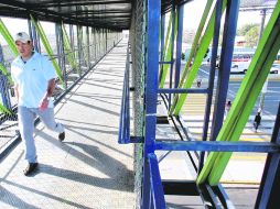 La colocación de anuncios en puentes peatonales puede afectar la estabilidad de las estructuras,según Padrón y Licencias de Guadalajara EL INFORMADOR /