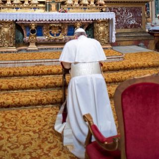 La primera salida de Francisco como Papa es a rezar