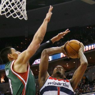 Ayón tiene poca participación en derrota de los Bucks