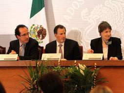 La administradora del PNUD, Helen Clark, Juan Manuel Valle y el secretario de Relaciones Exteriores, José Antonio Meade (c). NTX /